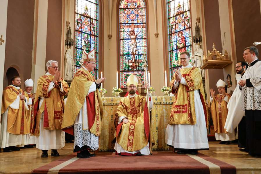 Sakra biskupia J.E. Fredrika Hansena Sakra biskupia J.E. Fredrika Hansena